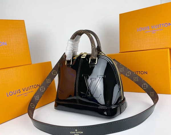 ルイヴィトンバッグ着用イメージ